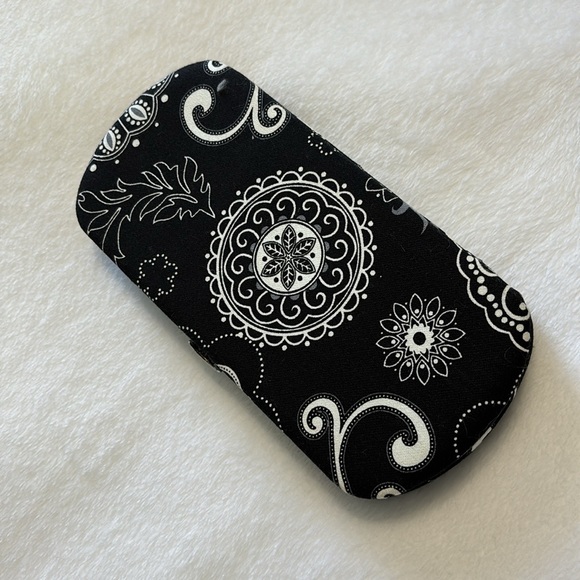 Thirty One Wallet - Black and White, ID, Money, Credit Cards, Drivers License - Picture 3 of 5